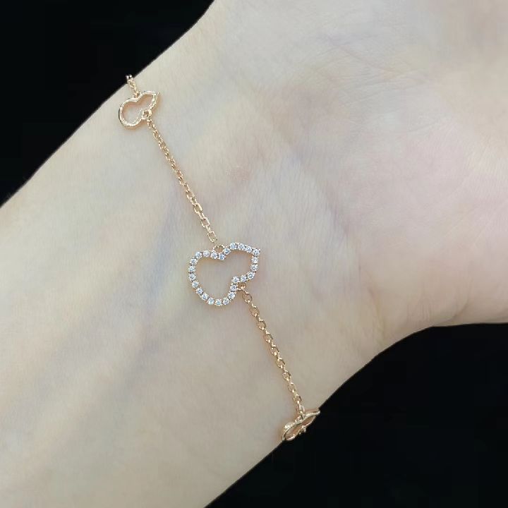 Gourd Motif Bracelet