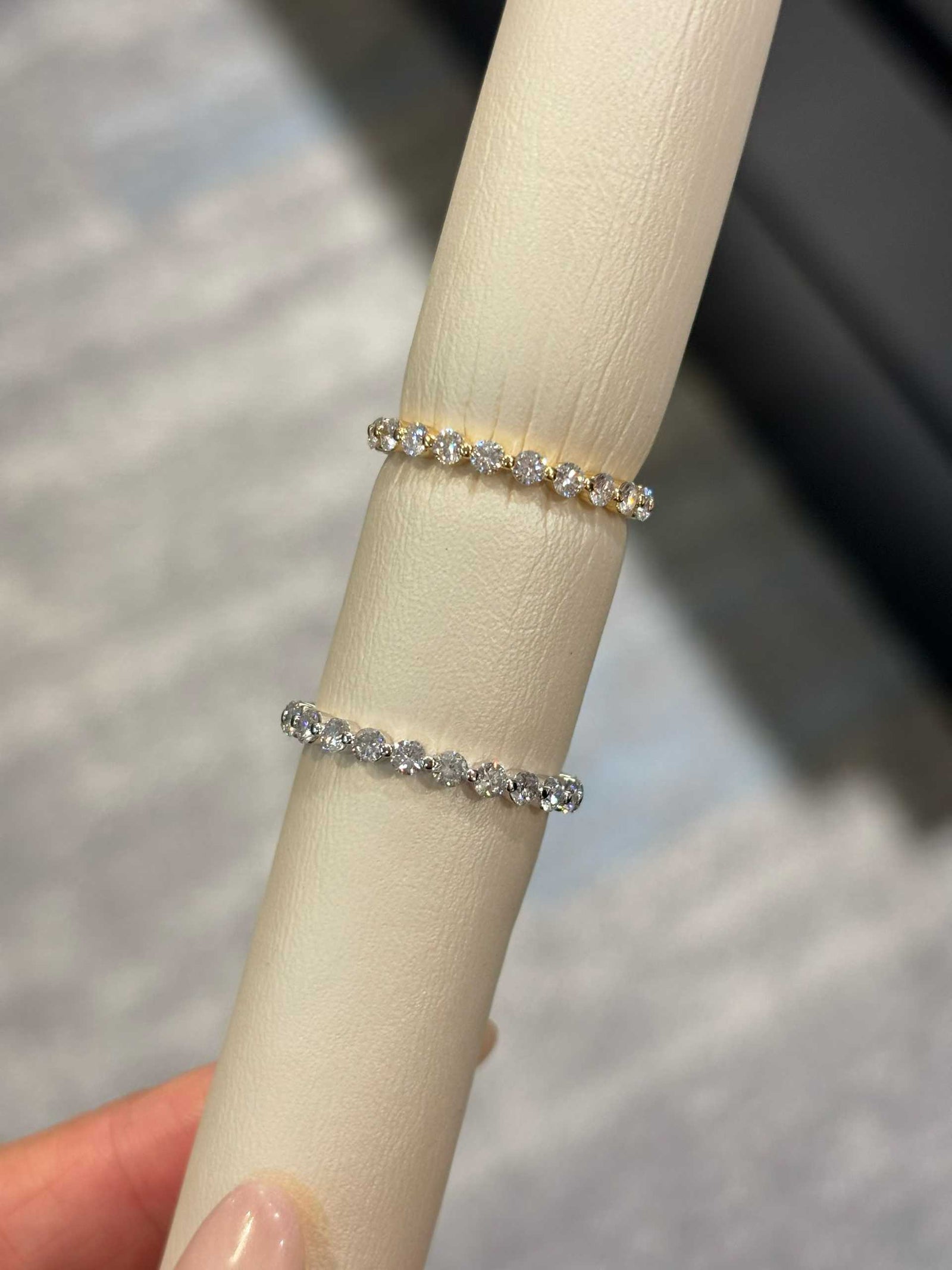 Petite Round Scalloped Band