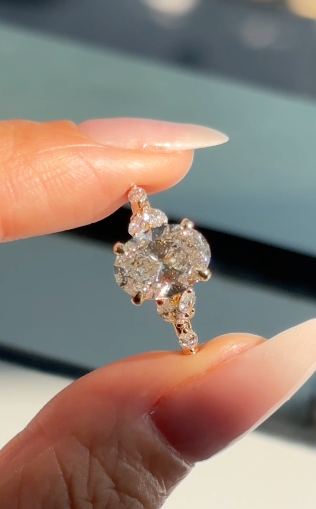 1.5‑carat oval diamond ring for Mylene, deposit 650 USD, D color, VVS1, 18K yellow gold, US size 8.
