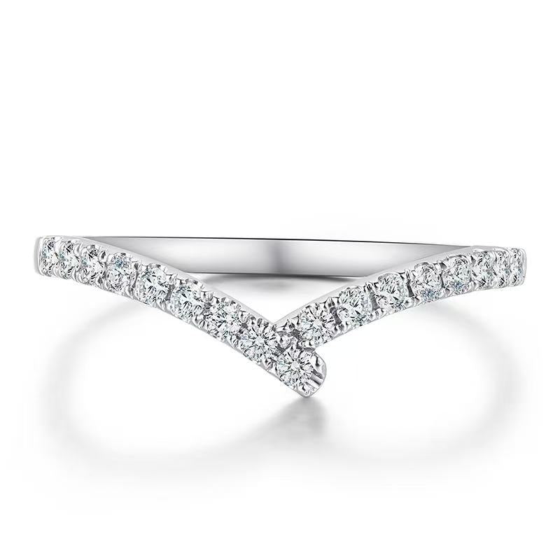 Curved Chevron Pavé Band