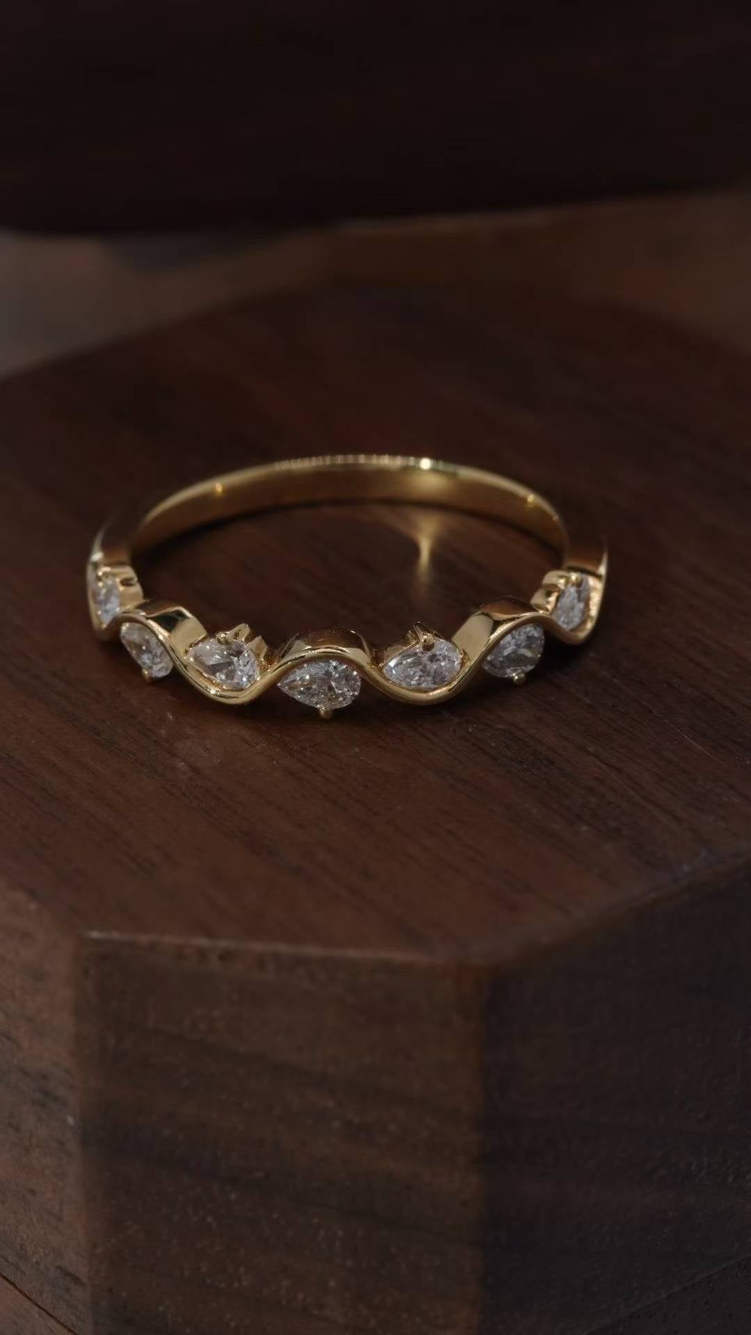 Pear Bezel Wave Band